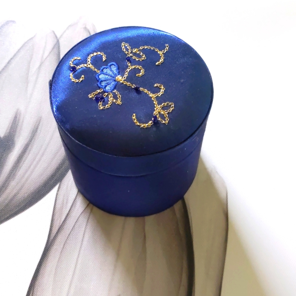 Jewelry holder